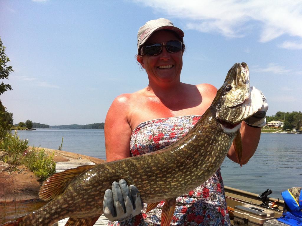 Lake Lauzon Resort Blind River Buitenkant foto