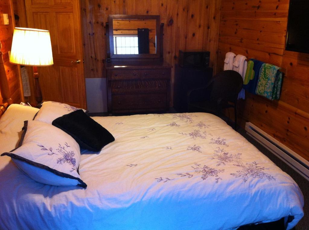 Lake Lauzon Resort Blind River Kamer foto
